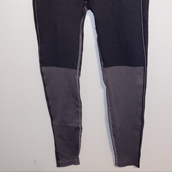 Athleta Black & Gray two tone colorblock textured leggings Womens Size Medium - Picture 5 of 8